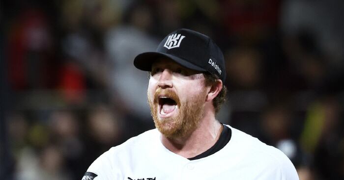 KT 이강철 감독, '교체 타이밍' 고백…승리의 뒷면