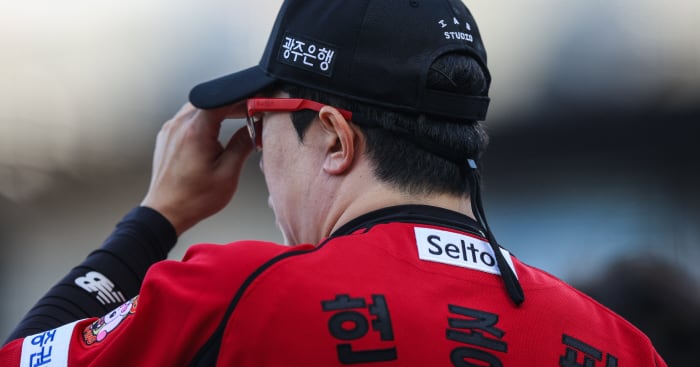 대투수 한숨 나온 결정적 순간 → 사령탑의 이례적인 아쉬움 토로 "1루수 실수가 맞다"…박민은 왜 더블아웃을 노리지 않았나[광주포커스]