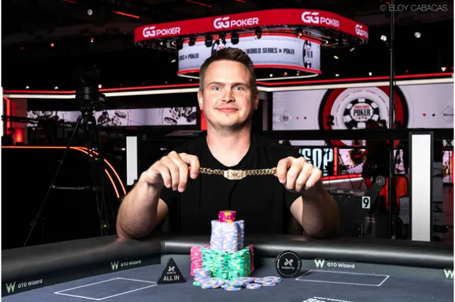 WSOP 첫 브레이슬릿 획득한 스티븐 허버드, 2-7 로우볼 드로우에서 눈부신 활약