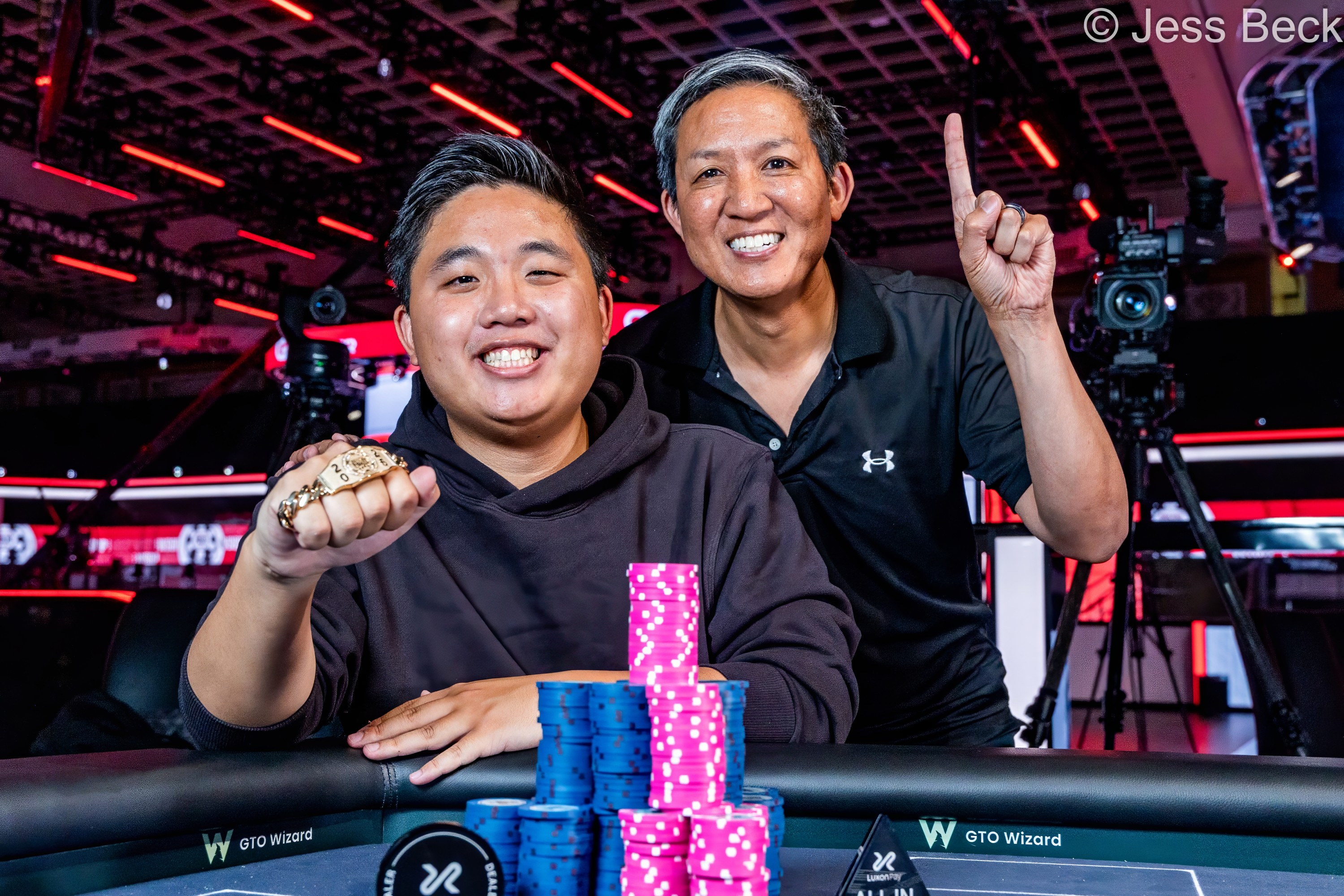 아들이 아버지와 함께한 WSOP 여정, $500 Freezeout 우승으로 '역대급'